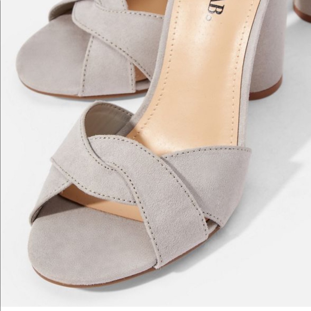 NWB HEELS - Picture 4 of 8